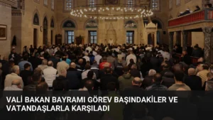 Vali Bakan Bayramı Görev Başındakiler ve Vatandaşlarla Karşıladı